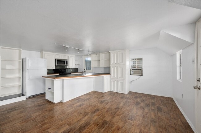 1959 Lexington St Unit B