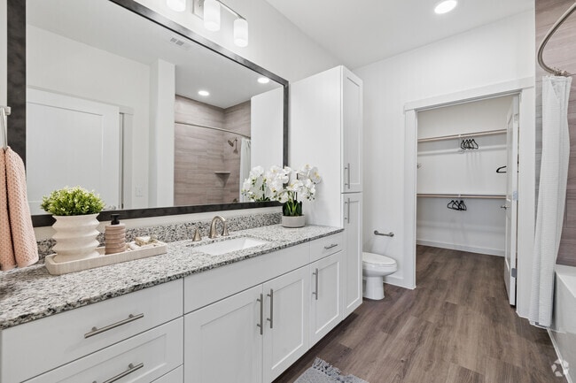 2BR, 2BA - 1,172SF - Bathroom