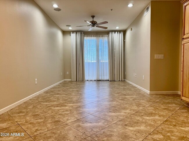 Photo - 1701 E Colter St Unidad 114