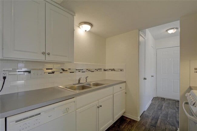 Photo - 1825 Wooten Park Dr