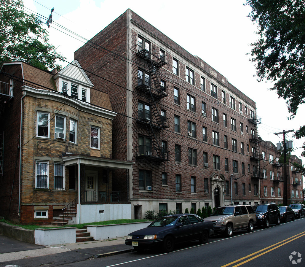 Evelyn Arms - Evelyn Arms Apartments