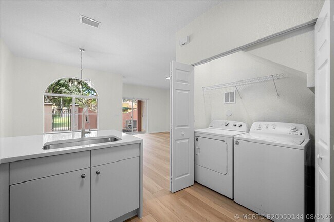 1204 Santa Catalina Ln