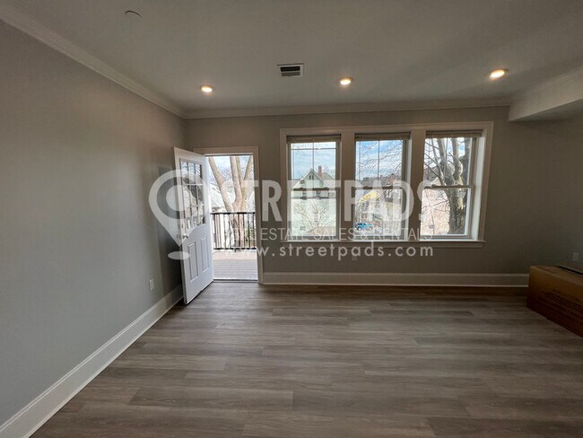 Photo - 100 Brooks St