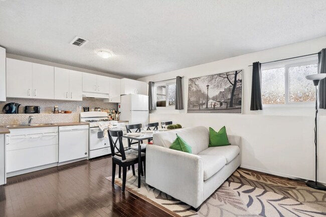 Photo - 64 Riverbirch Rd SE Unit ID1314520P