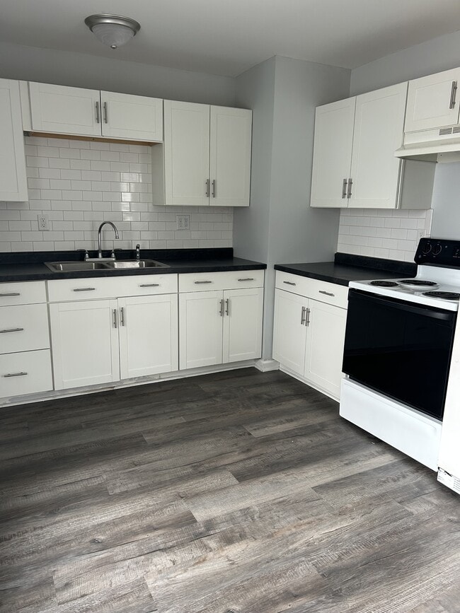 Photo - 6713 52nd St