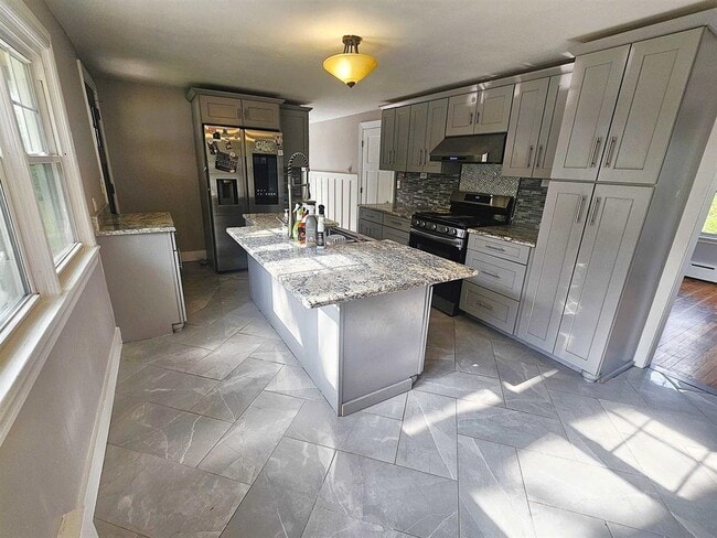 Photo - 268 Green St