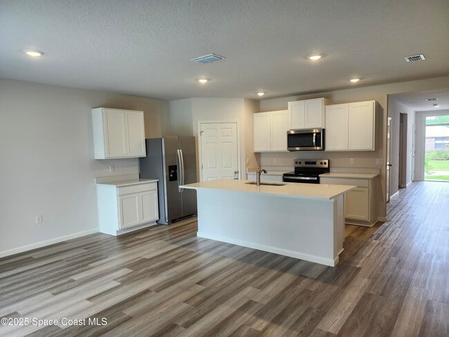 Photo - 450 Awin Cir SE