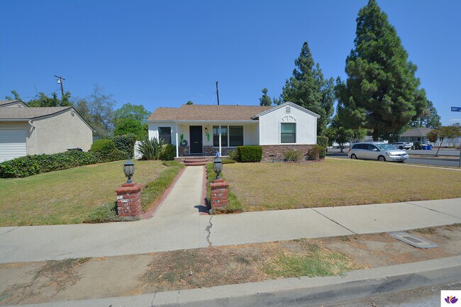 Photo - 16901 Hart St