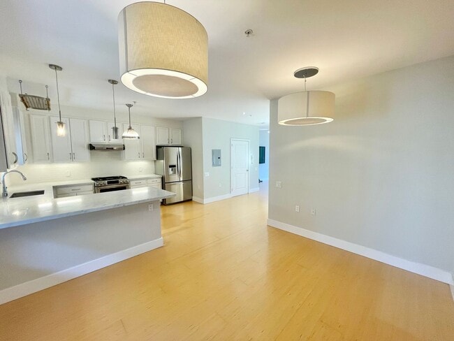 Building Photo - 638 19th St Unit 638 19th Street, #11