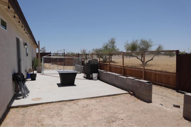 Photo - 952 S 305th Ave