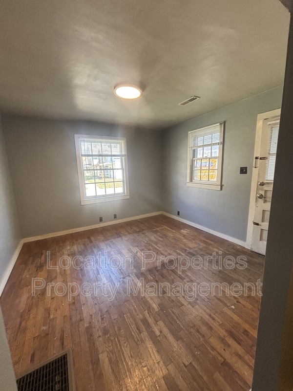 Photo - 121 W 14th St