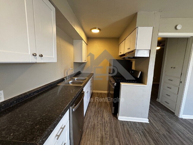 Photo - 205 E Hurd St