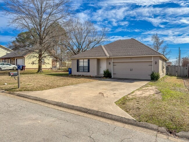 Building Photo - 700 Cedar Ln