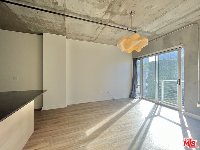 Photo - 645 W 9th St Unit 625