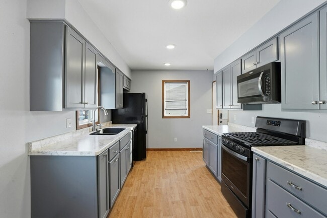 Photo - 617 5th St SE