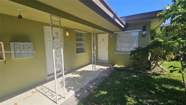 Photo - 808 NE 10th St Unit 3
