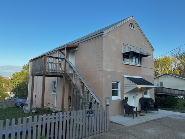 Photo - 119 S High St House