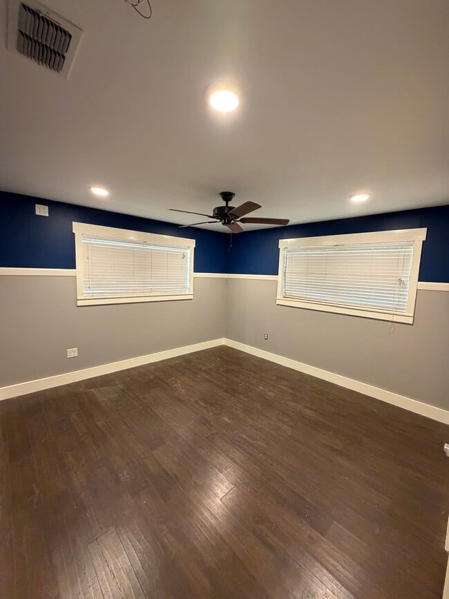 Photo - 200 Cowles St