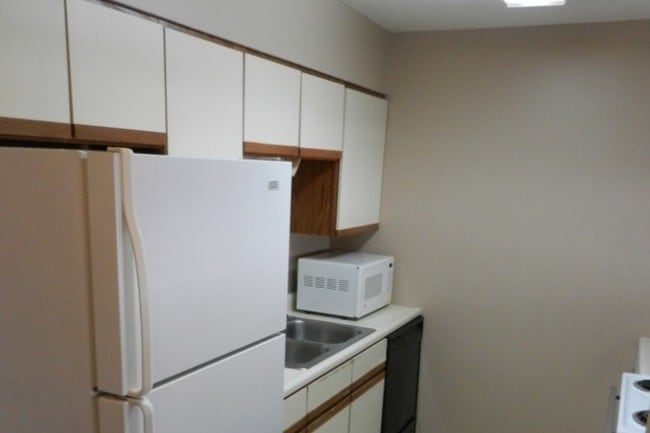 4 bedroom 2 full bath - 1010 West Springfield Avenue