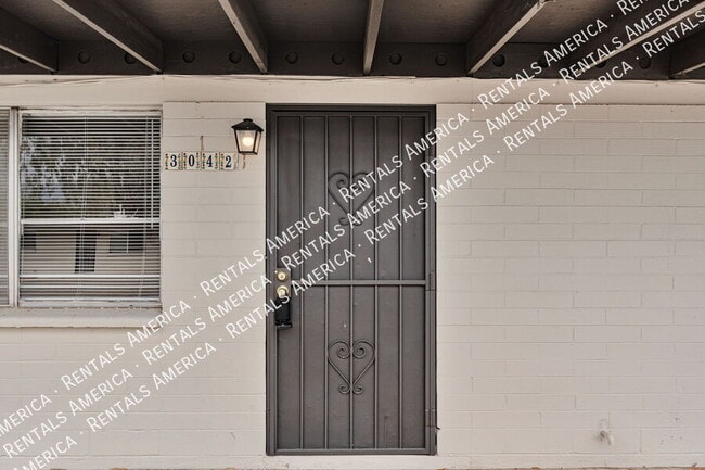 Building Photo - 3042 N Sparkman Blvd