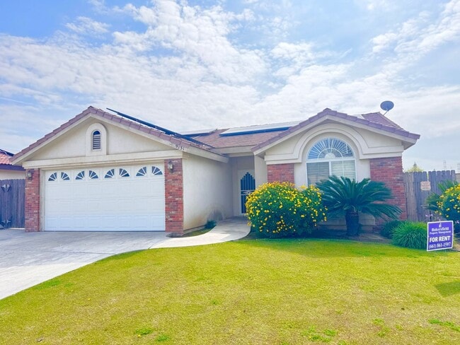 Building Photo - North West Bakersfield Home for Rent with Pool!