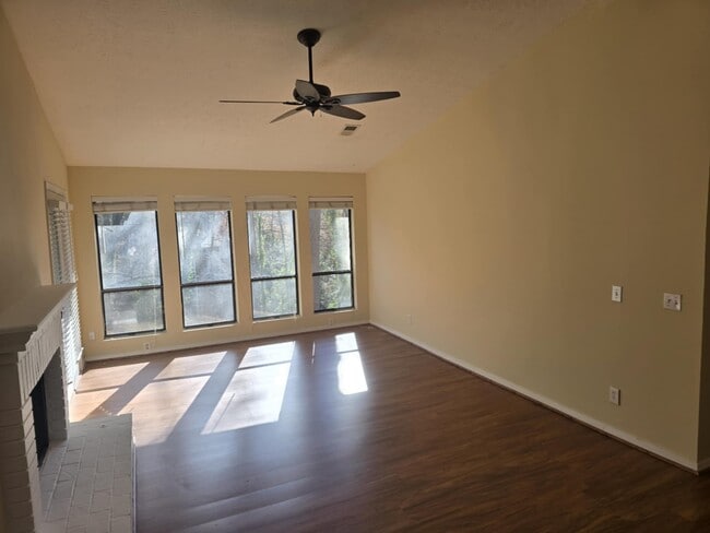 329 Warm Springs Cir Unidad 329 Warm Springs