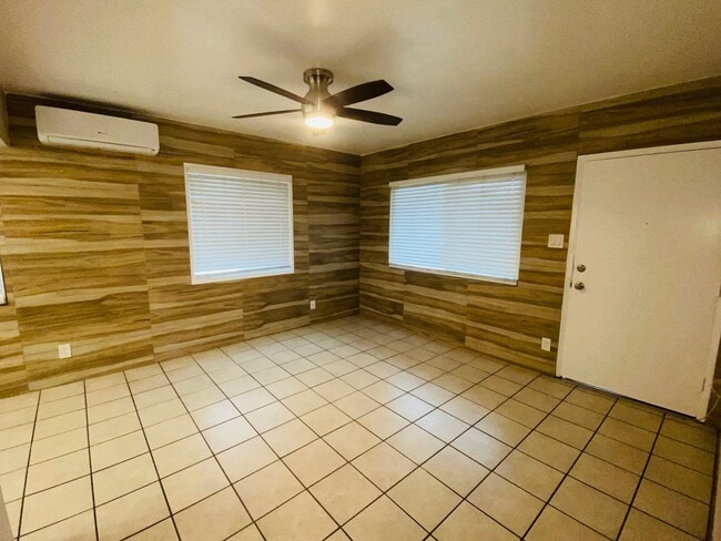 Photo - E Washington Ave Triplex Unit 1189 E Washington Ave