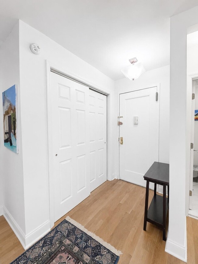 Photo - 40 W 85th St
