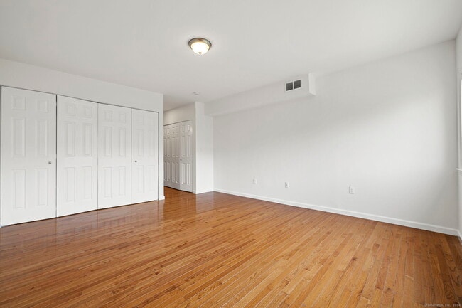 Photo - 1153 Stratfield Rd Unit 1153