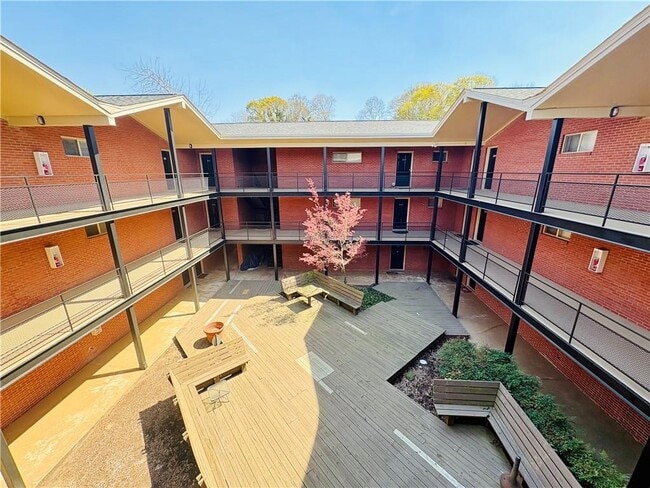 Building Photo - 250 Little St Unit C101