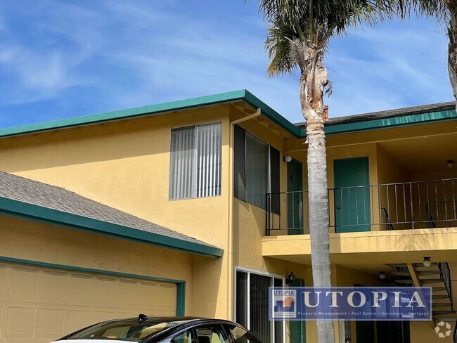 Building Photo - Sunny, updated, centrally located 2 bedroo... Unit 4 Rental