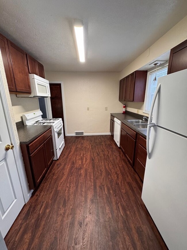 Photo - 212 E Montrose St