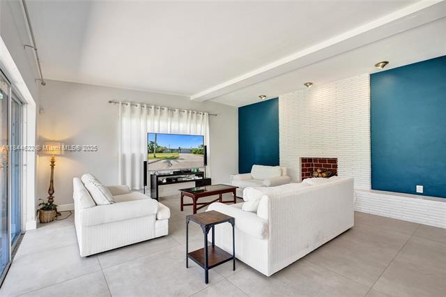 Photo - 1940 NE 185th Ter