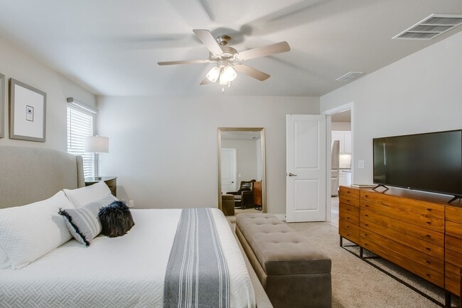 Photo - Available Now! 3/2/2 in Bell Farms!