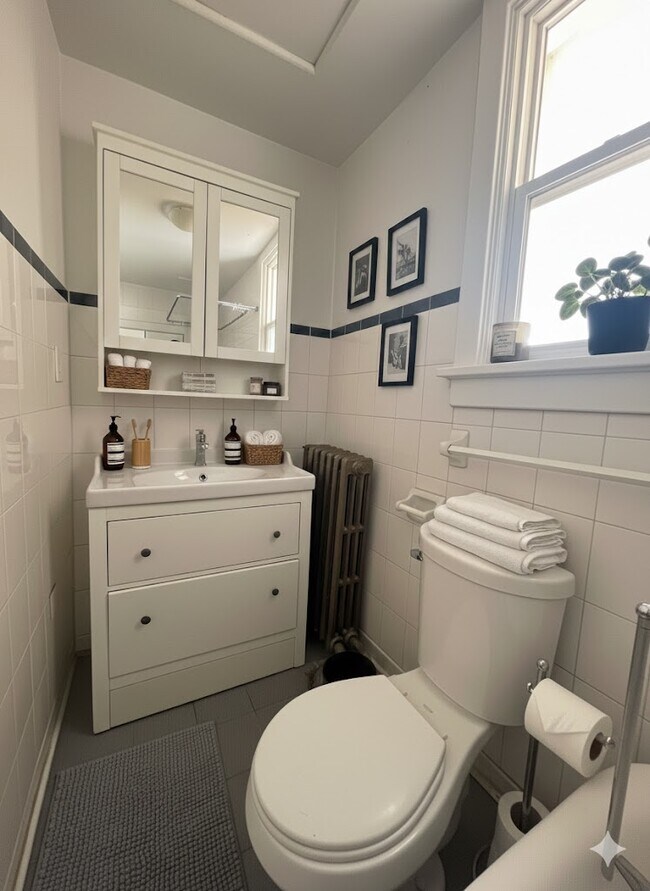 Photo - 12 Barton St W