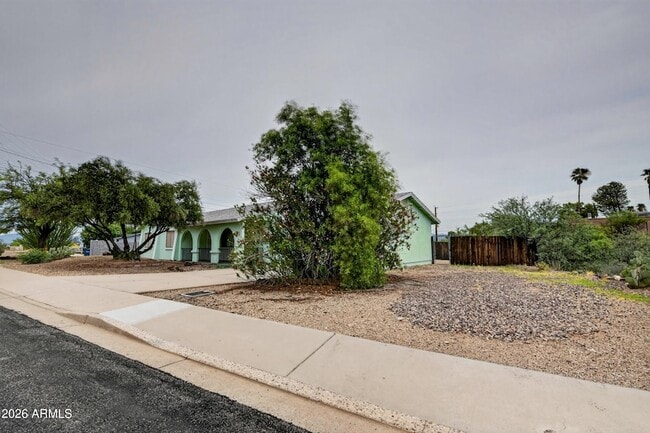 1892 Vista Dr