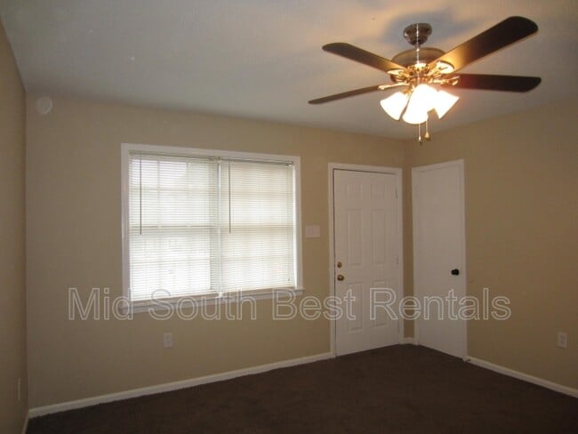 Photo - 4860 Faith Cove