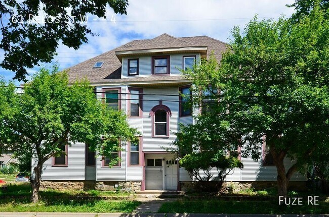 Building Photo - 61 Delos St W Unit 4
