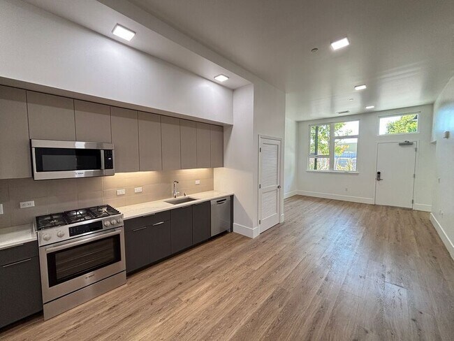 Photo - 1549 32nd St Unit 106