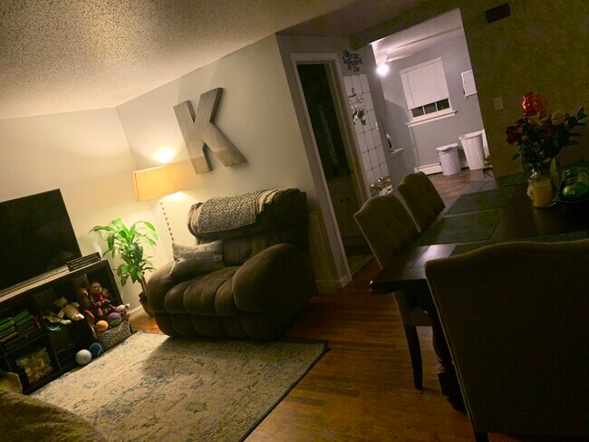 Living room - 23 Lownds Dr Unit # 23