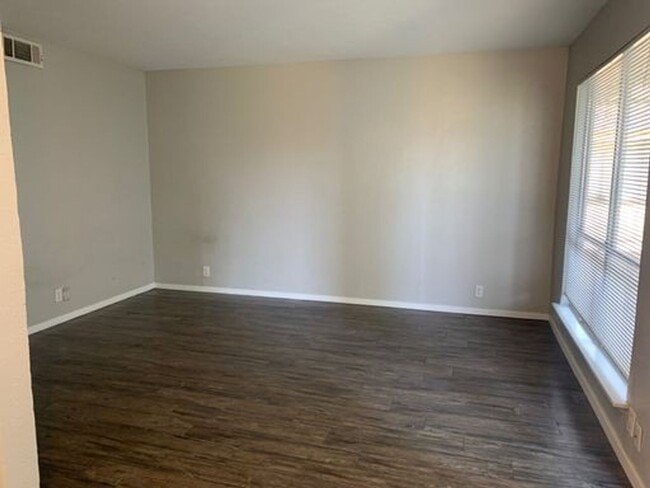 Photo - Monarch Court