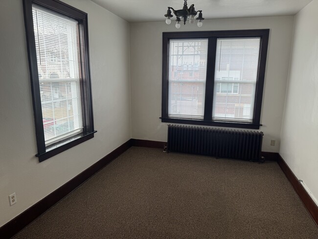 Building Photo - Midtown Mall Unit 16