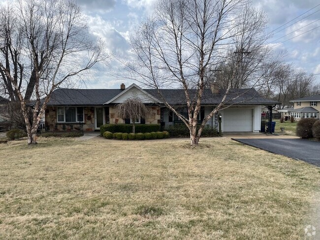 Building Photo - 3 BEDROOM 2 BATHROOM HOUSE FOR RENT