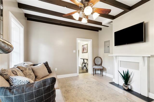 Photo - 823 Dauphine St