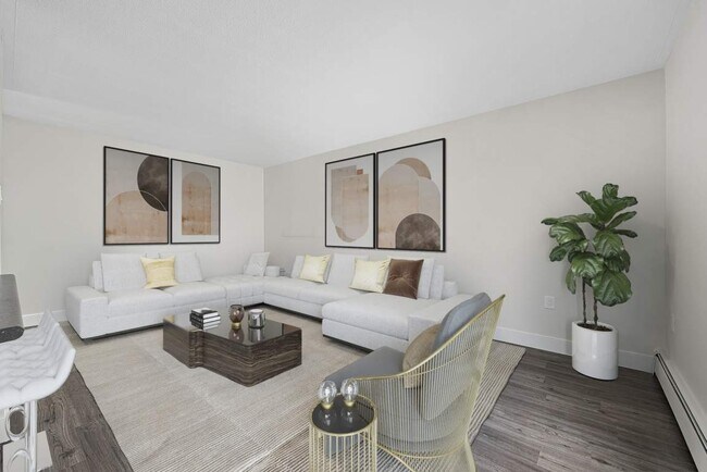 Photo - 500 Glenelm Cres