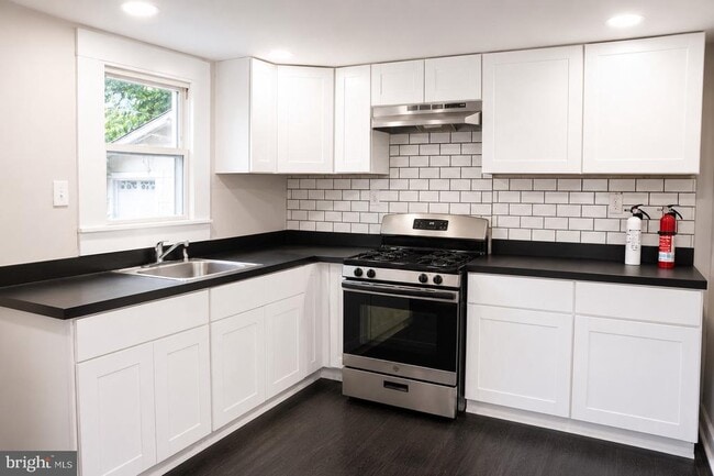 Building Photo - 28 Mt Holly Ave