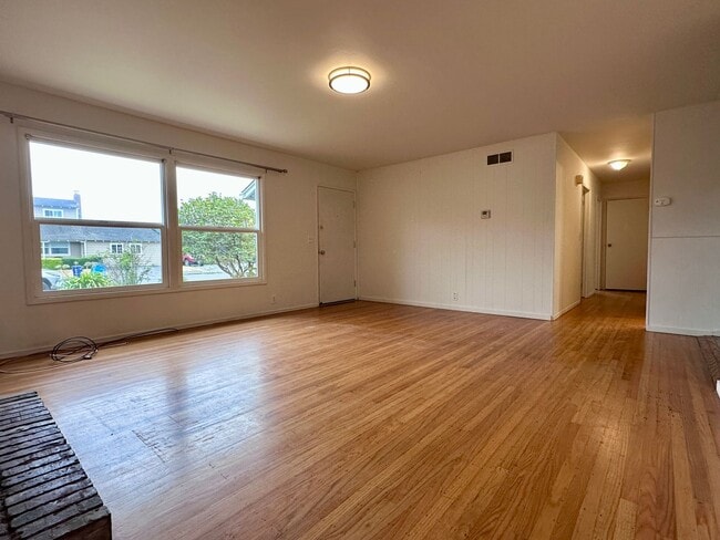 1017 Lewis Ave