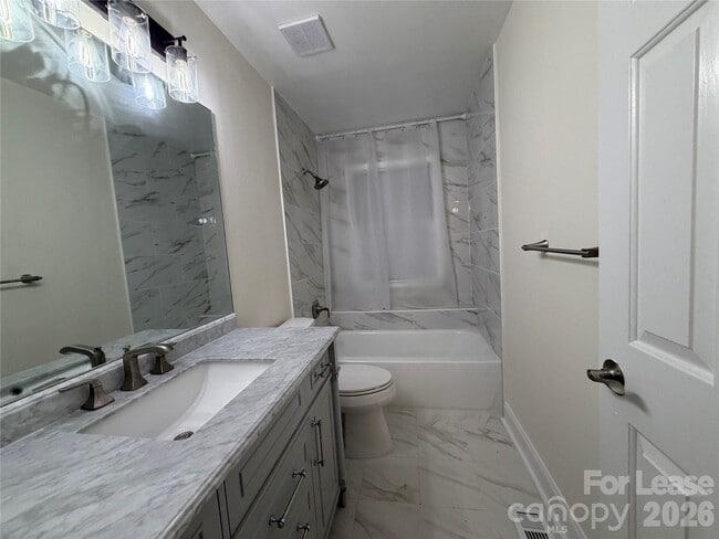 Photo - 225 S Chase St