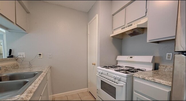 Building Photo - 12005 Tambourine Dr