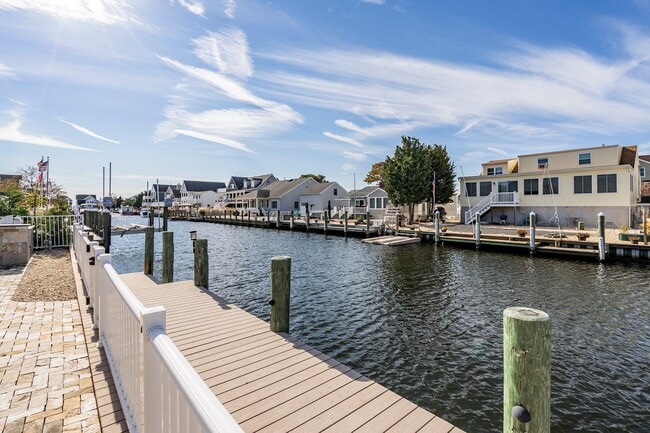 Gated Boat Dock - 18 Halsey Dr House